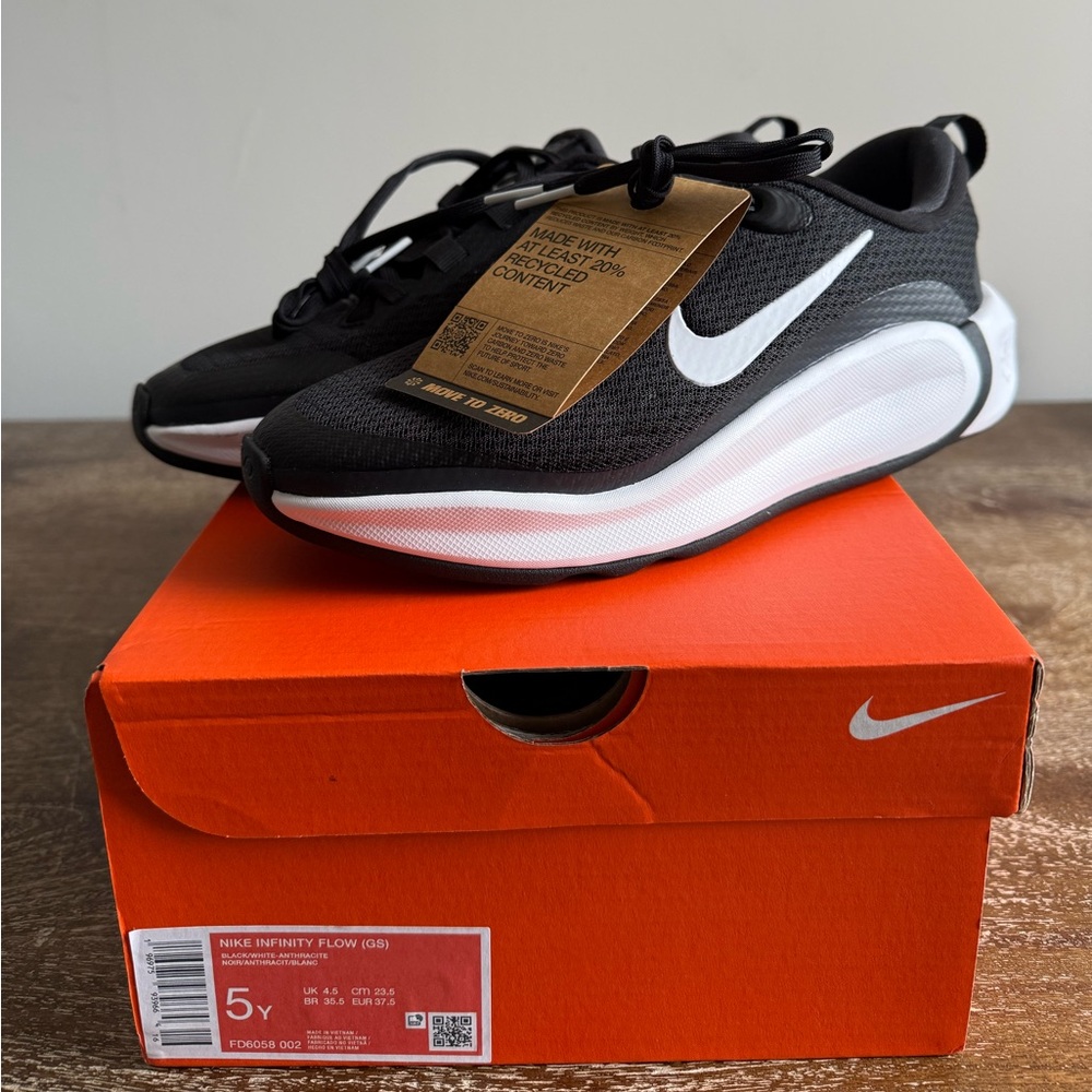 Nike Infinity Flow (GS) Size 5 Youth